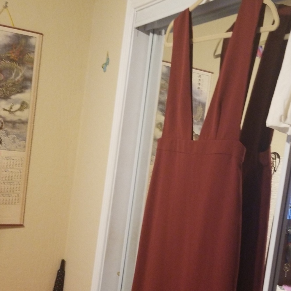Red dress sips in back....